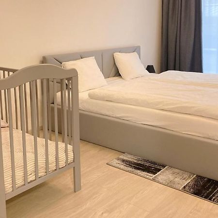 Tran Chien Apartment With Free Private Parking Прага Екстериор снимка