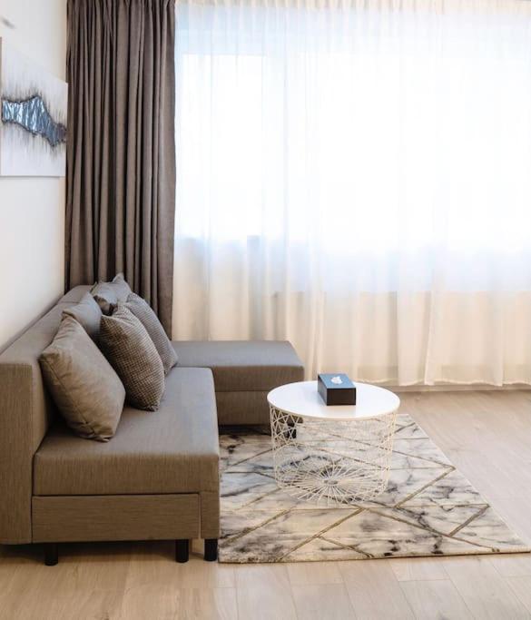 Tran Chien Apartment With Free Private Parking Прага Екстериор снимка