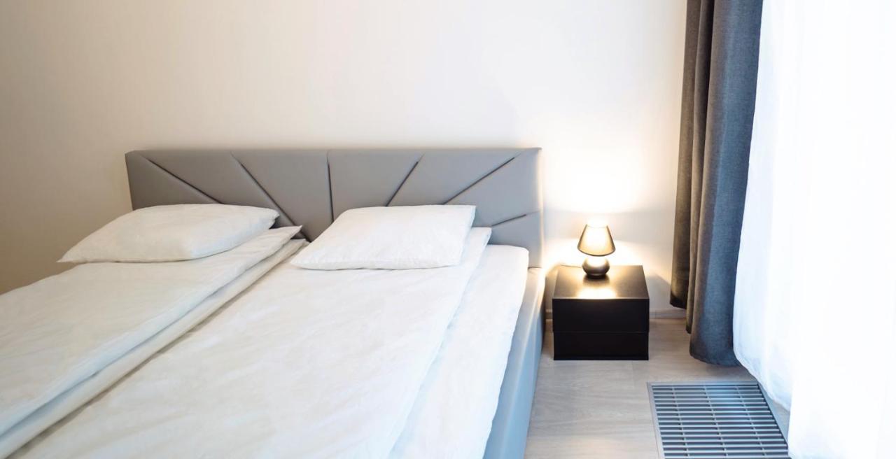 Tran Chien Apartment With Free Private Parking Прага Екстериор снимка