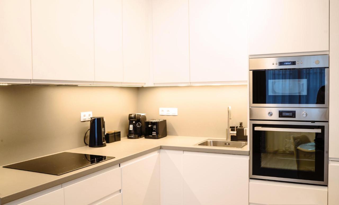 Tran Chien Apartment With Free Private Parking Прага Екстериор снимка