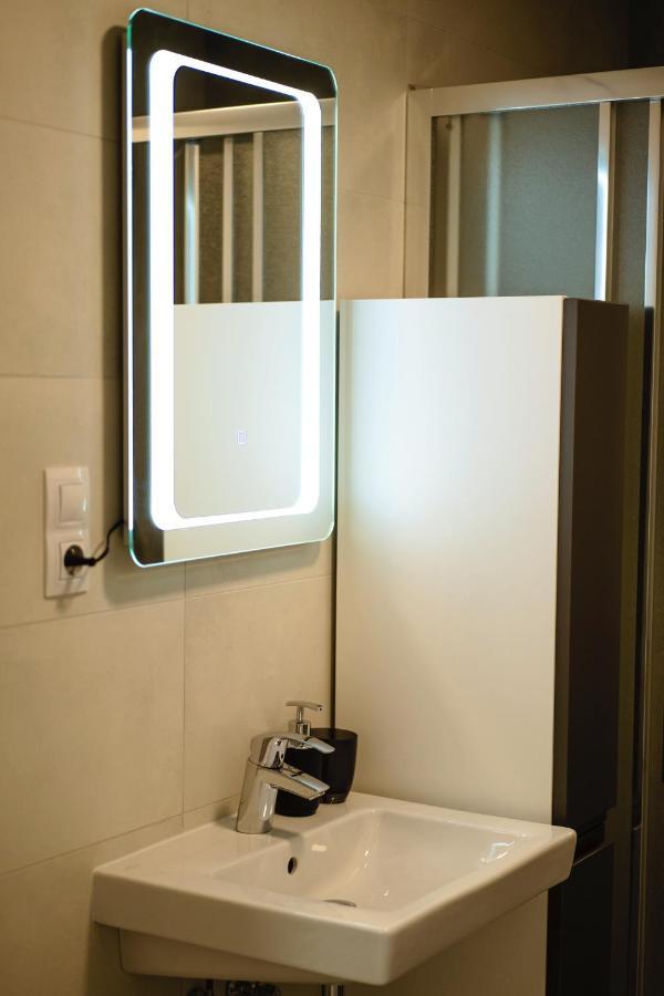 Tran Chien Apartment With Free Private Parking Прага Екстериор снимка